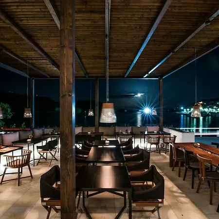 Chris Hotel
